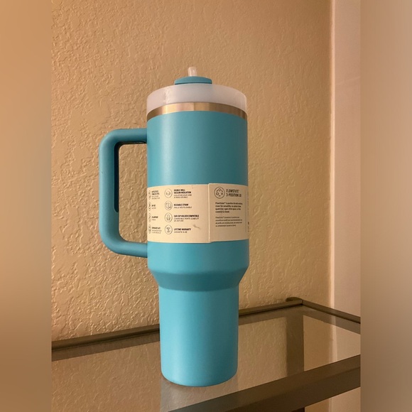 👀 PRICE DROP 👀 40oz Pool Color. 💥SOLD OUT - CLOSET CLOSING💥 - Picture 2 of 4